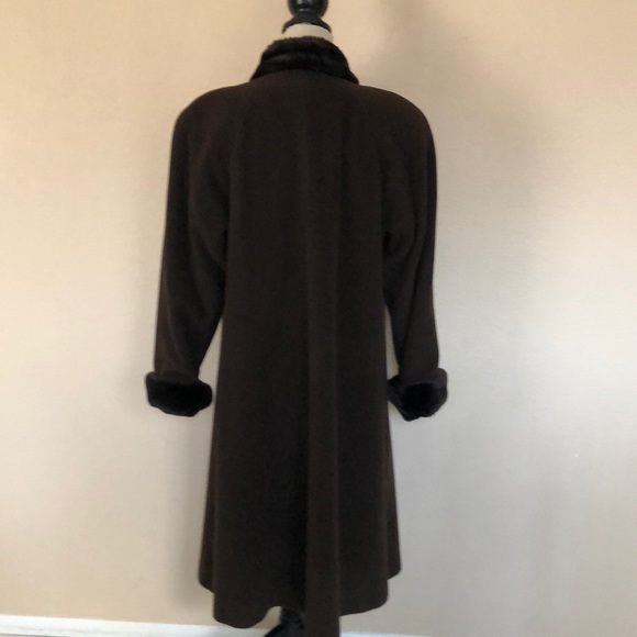 BRAEFAIR Brown Coat - Picture 2 of 8